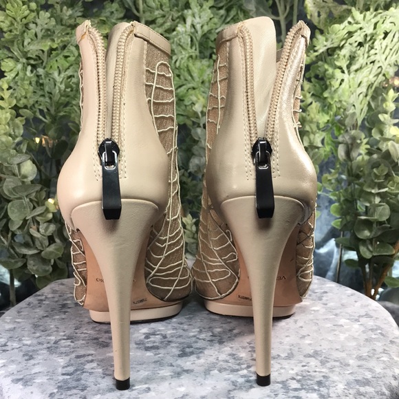 🌟BCBG Max Azria Gamma Dress 7.5M (EUR37.5) Soy Chai 4.5” Heels, 100% Leather🌟 - Picture 6 of 15